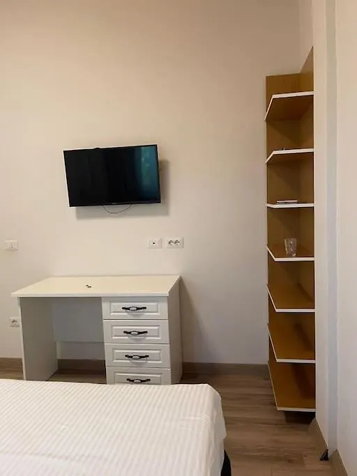 Revi'S Apartment Kamez Albania