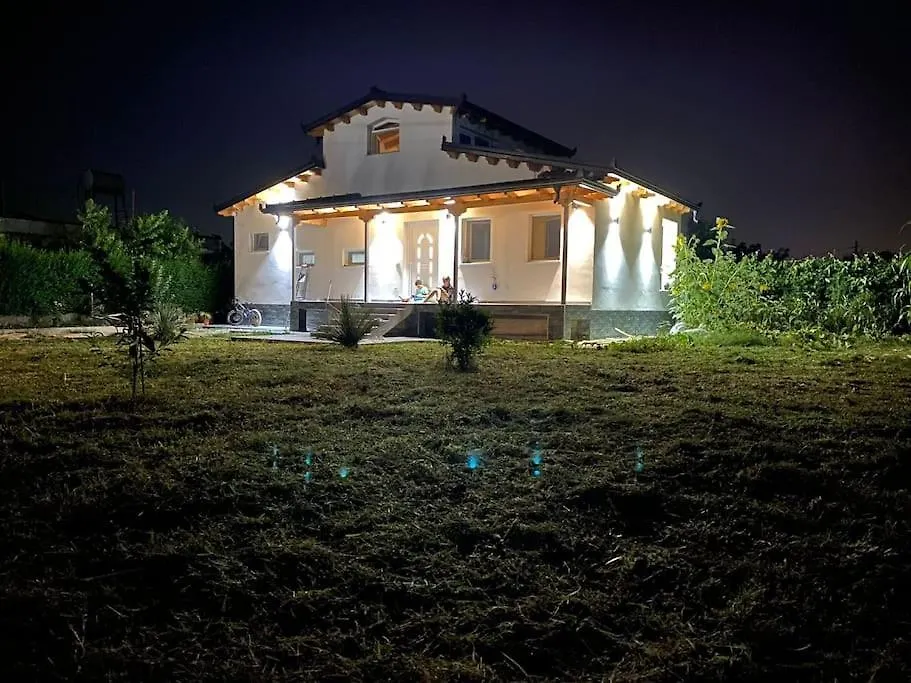 Revi\'S Apartment contacts